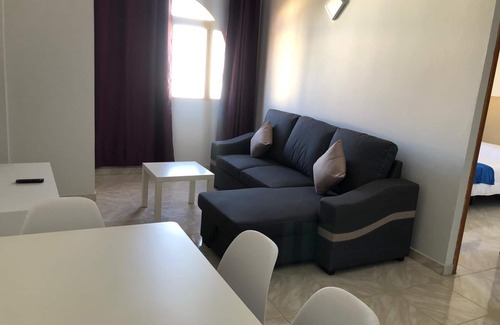 El Tablero Apartment | Inviting Apartment for 6 near Playa Ingles with Breakfast