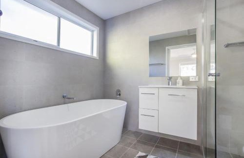Lake Tabourie House | Enjoy a Free Night This Winter at Tabourie Gem Hotel