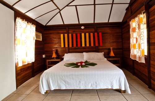 Capurgana Cabin | Tacarcuna Lodge: Family-Friendly Retreat with Pool & Spa
