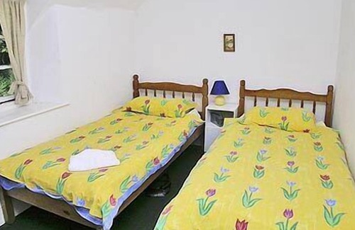 Rodhuish Cottage | Budget-Friendly Retreat in a Serene Wooded Valley