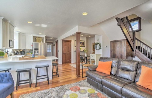 Old Town House | Relaxing Tacoma Escape with Private Hot Tub Near Aquarium