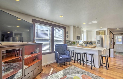 Old Town House | Relaxing Tacoma Escape with Private Hot Tub Near Aquarium