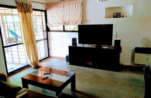Roldan House | Pet-Friendly Tacuara House Roldan with Pool & Kitchen