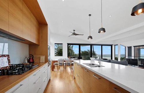Apollo Bay House | Oceanfront Tadasana: Guest Rated 9/10 with Family Amenities
