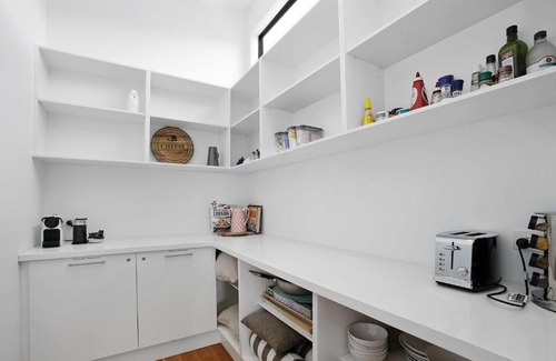 Apollo Bay House | Oceanfront Tadasana: Guest Rated 9/10 with Family Amenities