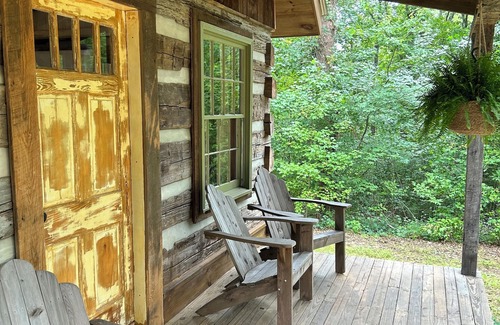 Wildwood Cabin | Top-Rated Tadpole Cabin: Family and Pet-Friendly Retreat