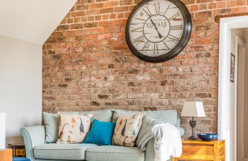 Tilston House | Family-Friendly Escape at Tadpole Mews with Hot Tub