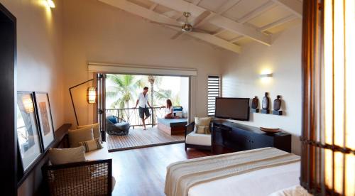 Mana Island Resort | Experience Paradise at Tadrai Island Resort with Ocean Views