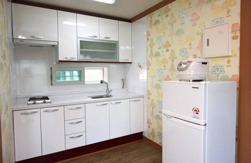 Churemi-mal House | Eco-Friendly Stay at Taean Aloenara Pension with Breakfast