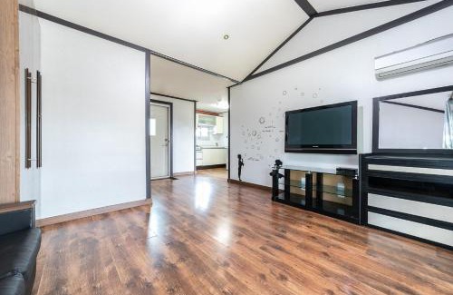 Pamnamujae House | Taean Anmyeondo Geuttaegeu Pension
