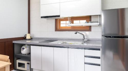 Changbun House | Taean Anmyeondo Lake and Sea Village Pension