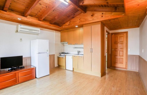 Mongdae House | Relax at Taean Badaui Achim Pension: Eco-Friendly Retreat