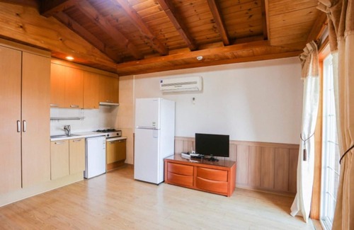 Mongdae House | Relax at Taean Badaui Achim Pension: Eco-Friendly Retreat