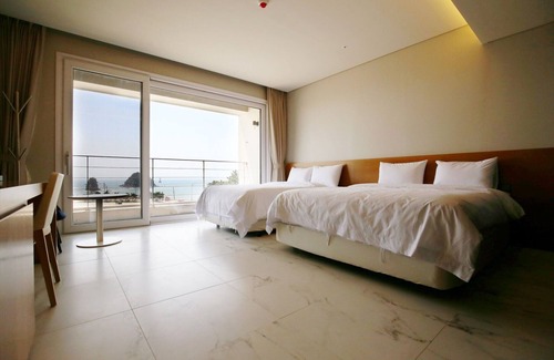 Taean Hotel | Eco-Friendly Getaway at Taean Del Mar with Breakfast Included