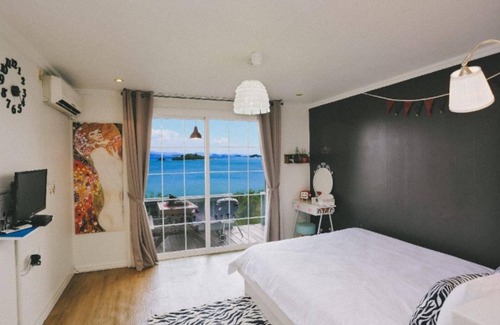 Taean House | Experience Comfort at Taean Elvis Pension with Pool & Breakfast
