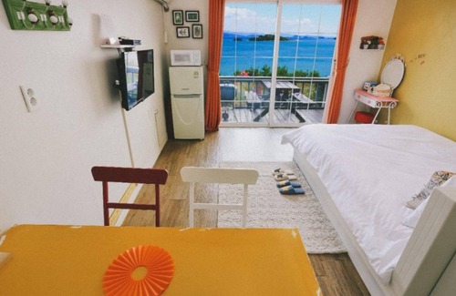 Taean House | Experience Comfort at Taean Elvis Pension with Pool & Breakfast