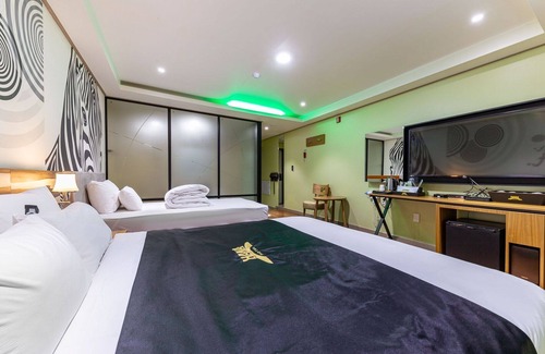Kwisil Hotel | Eco-Friendly Getaway at Taean Hana Motel with Breakfast
