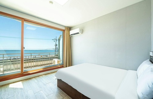 Taean Hotel | Cozy Taean Ocean Beach: Family-Friendly Getaway Awaits
