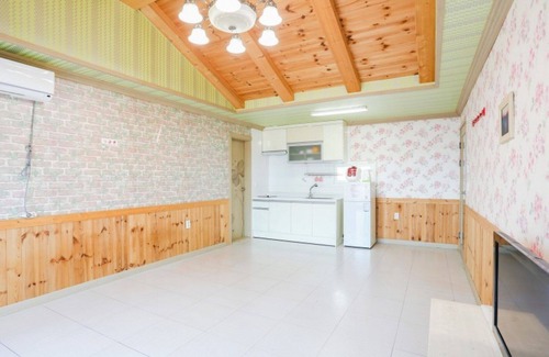 Wonbuk House | Eco-Friendly Stay at Taean Pastel Pension with Breakfast