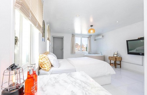Taean House | Relax at Taean Piano Spa Pension with Pool & Hot Tub Access
