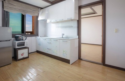 Nam House | Discover Taean Red Pension: Family-Friendly Retreat with Pool