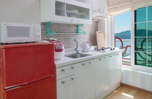 Nam House | Discover Taean Red Pension: Family-Friendly Retreat with Pool