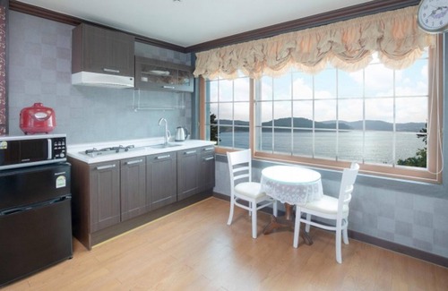 Nam House | Discover Taean Red Pension: Family-Friendly Retreat with Pool