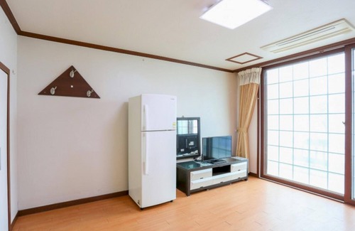 Wonbuk House | Eco-Friendly Taean Sinduri Park Pension - Family Friendly Stay
