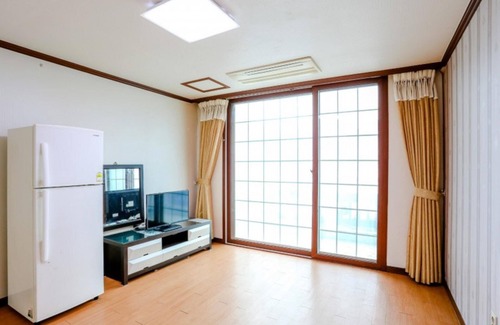 Wonbuk House | Eco-Friendly Taean Sinduri Park Pension - Family Friendly Stay