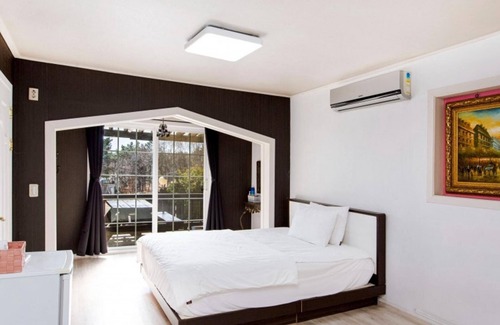 Taean House | Inviting Stay at Taean Time Travel Pension with Pool & Breakfast