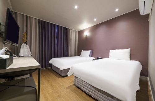 Taebaek Hotel | Inviting Taebaek Art Deco: Eco-Friendly Family Retreat