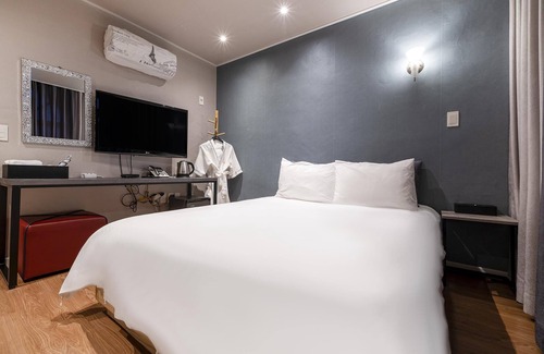 Taebaek Hotel | Inviting Taebaek Art Deco: Eco-Friendly Family Retreat