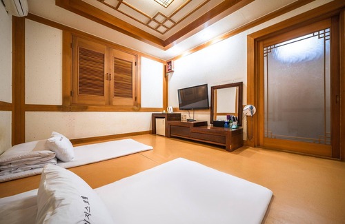 Taebaek Hotel | Eco-Friendly Escape at Taebaek Egis - Family & Breakfast Perks