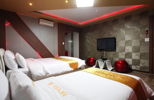 Taebaek Hotel | Eco-Friendly Stay at Taebaek M with Breakfast & Kitchen