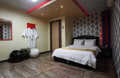 Taebaek Hotel | Eco-Friendly Stay at Taebaek M with Breakfast & Kitchen