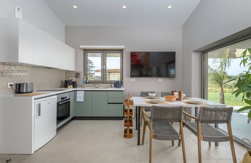 Tingaki Villa | TAF Beach Villas: Ocean View Retreat with Private Pool