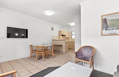 Glenelg Hotel | Unforgettable Stays at Taft Motor Inn with Ocean Views