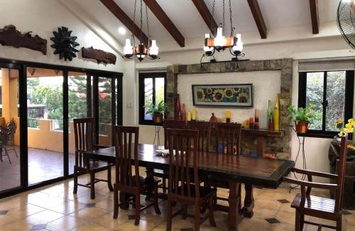 Silang House | Pet-Friendly Tagaytay BNR Guesthouse with Balcony for 14