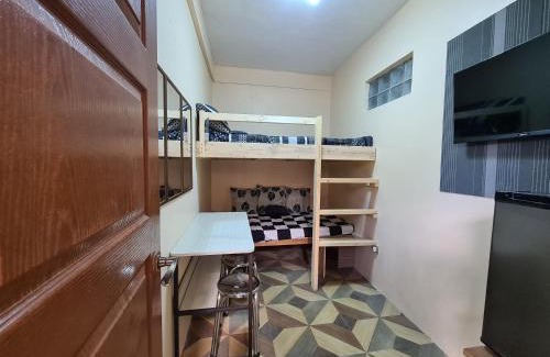 Canlubang Apartment | Cozy Tagaytay Staycation House with Hot Tub & Breakfast