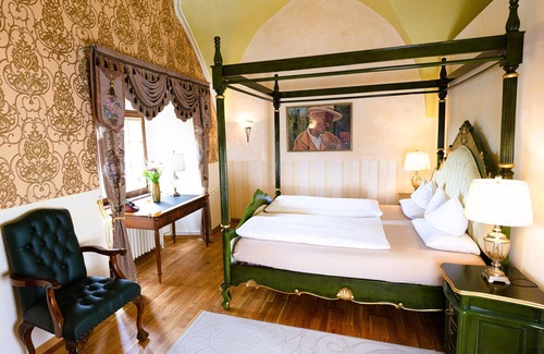 Hohenfels Hotel | Discover Tagungszentrum Schloss Hohenfels: Family-Friendly Retreat
