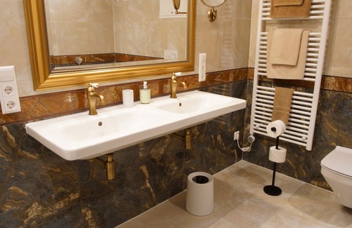 Hohenfels Hotel | Discover Tagungszentrum Schloss Hohenfels: Family-Friendly Retreat