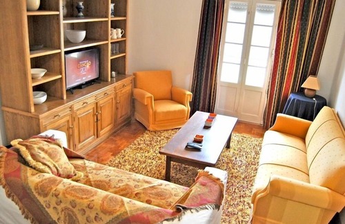 Santarem Cabin | Discover Tagus Host: Spa Retreat with Breakfast Included