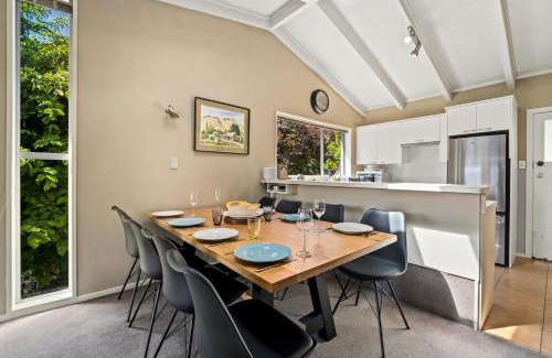 Wanaka House | Pet-Friendly Taha Wai: A Family Haven in Wanaka