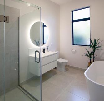 Snells Beach Bed & Breakfast | Experience Tahi Lodge on Matakana Coast - 5-Star Retreat