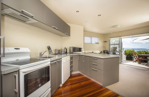 Snells Beach Bed & Breakfast | Experience Tahi Lodge on the Beautiful Matakana Coast
