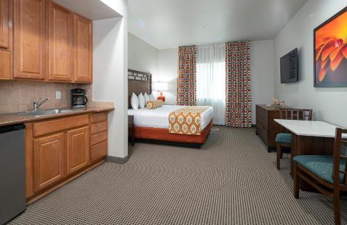 Las Vegas Resort | Oceanfront Tahiti All-Suite Resort with Pool & Hot Tub