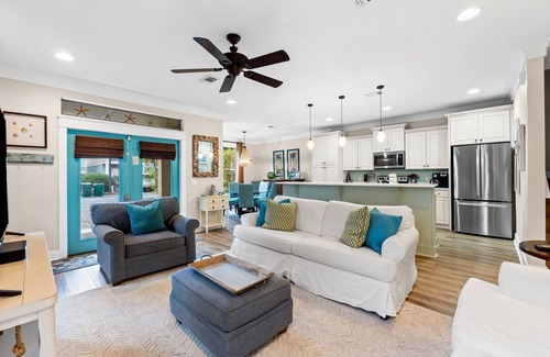 Clipper Cove House | Inviting Retreat: 3 King Master Suites & Huge Pool