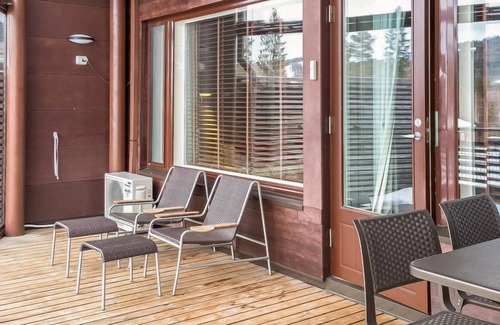 Tahkovuori House | Relaxing Lake View Spa Suite at Tahko by Interhome