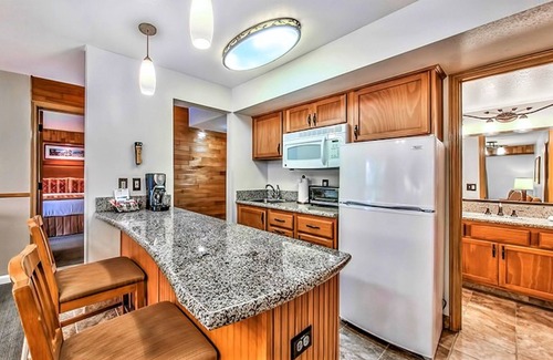 South Lake Tahoe Condo | Discover Tahoe Beach & Ski Club: Exceptional Lake Views