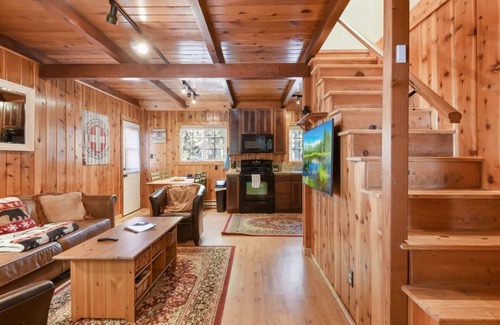 Tahoma Cabin | Ideal Tahoe Cabin Near Lake - Perfect for Families & Couples